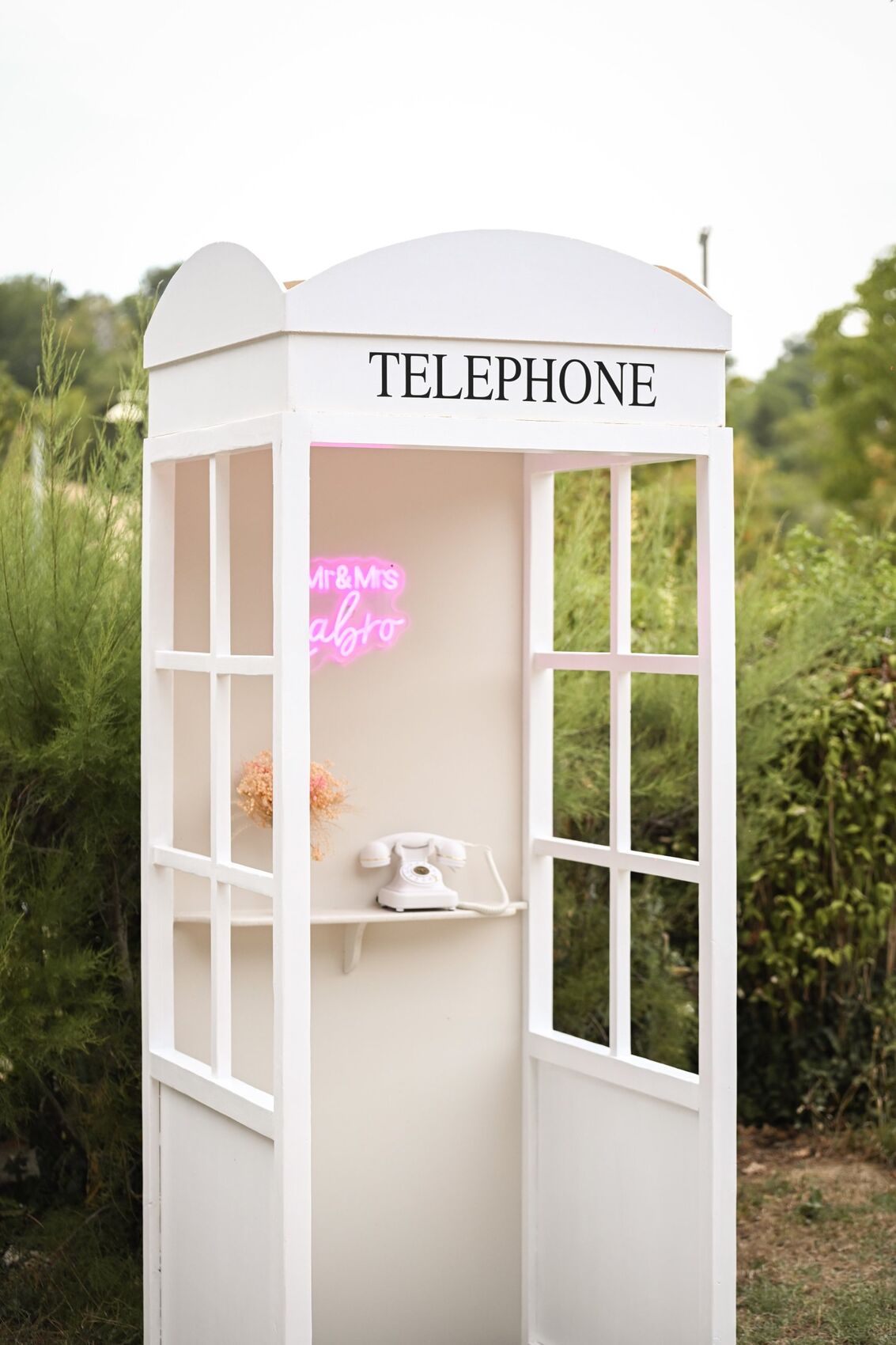 Cabine téléphonique à souvenirs, un livre d'or sonore à louer pour votre mariage à Agen